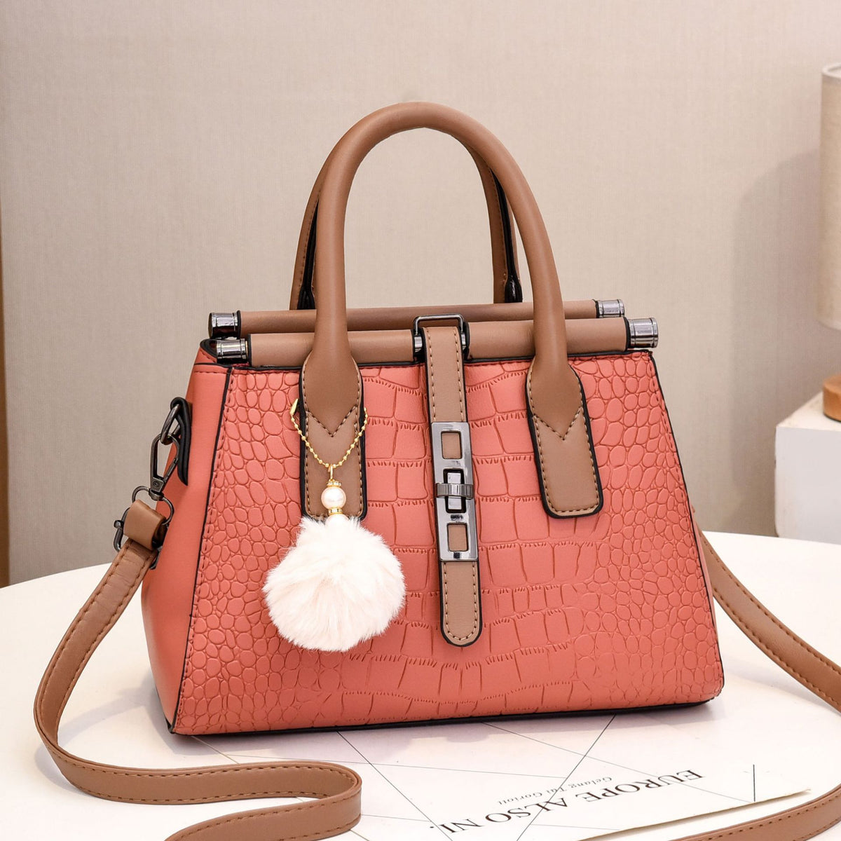 Bolso Boston con pompón – foto 2