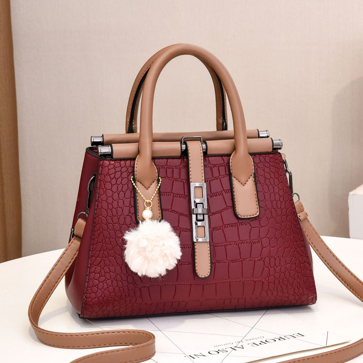 Bolso Boston con pompón – foto 4