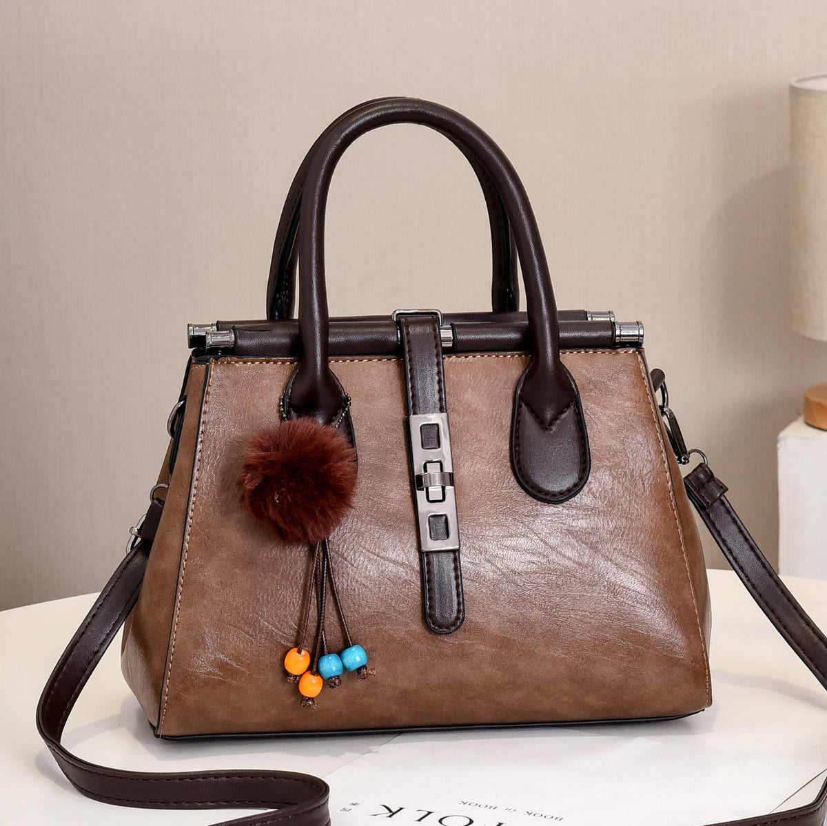 Bolso Boston con pompón – foto 11