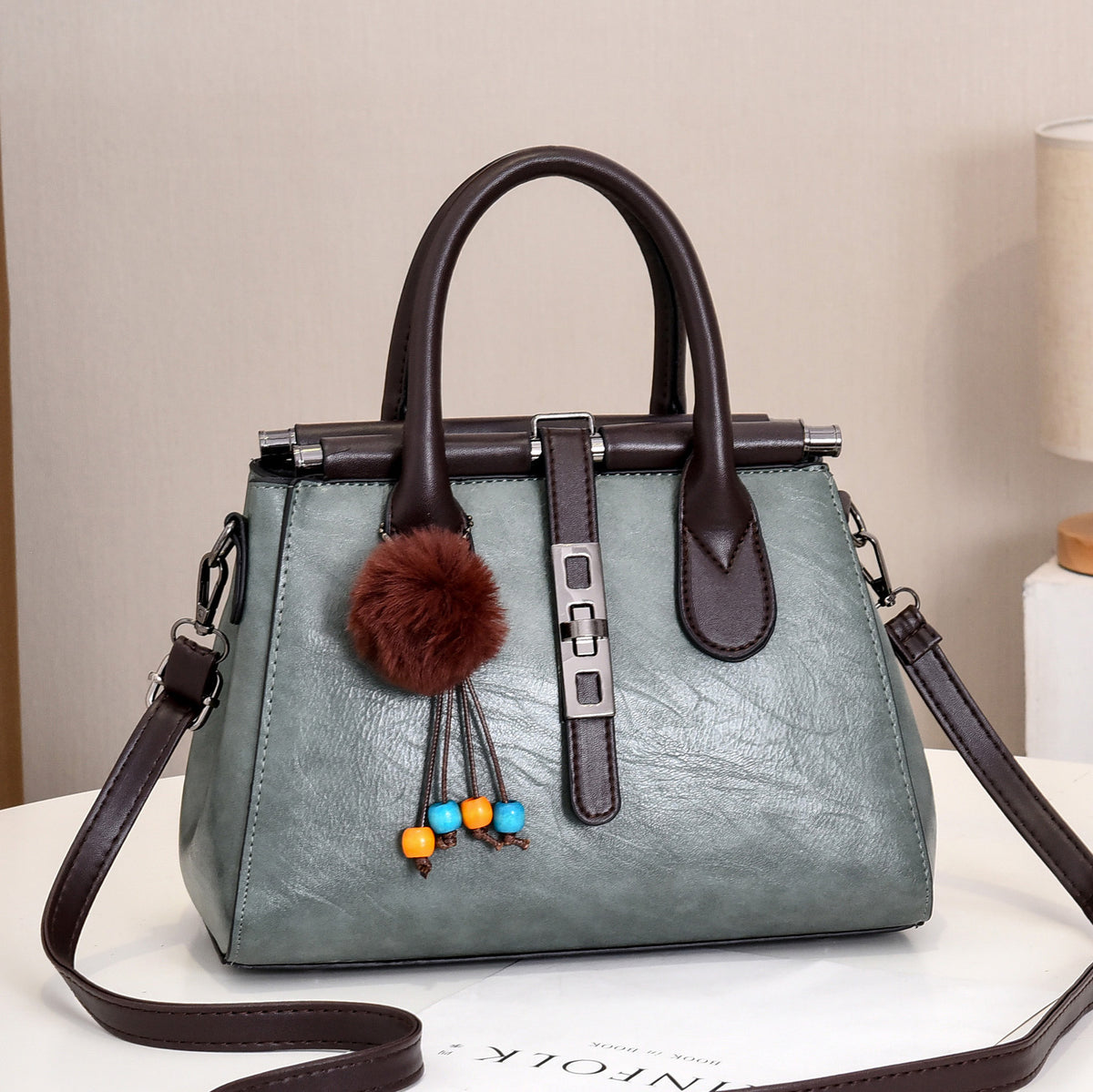 Bolso Boston con pompón – foto 9