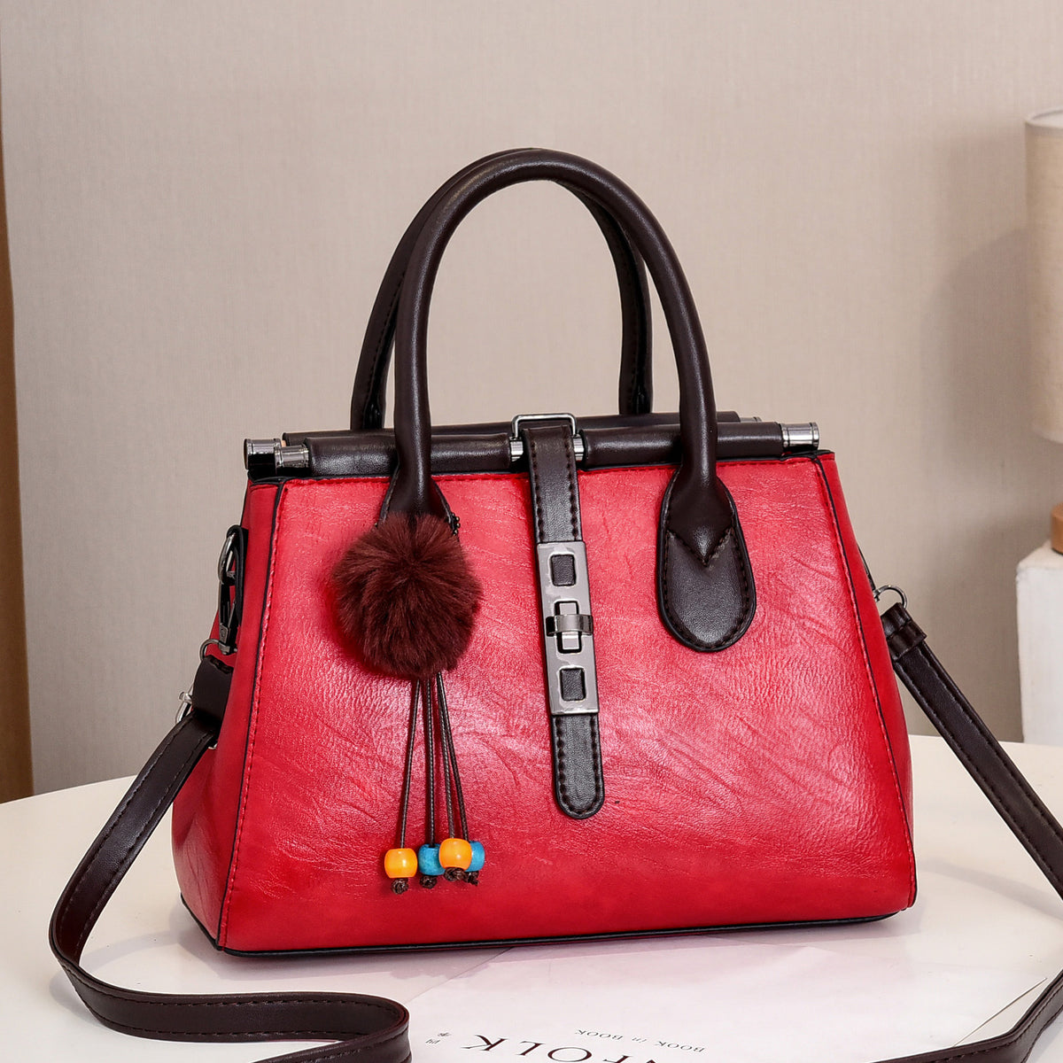 Bolso Boston con pompón – foto 8