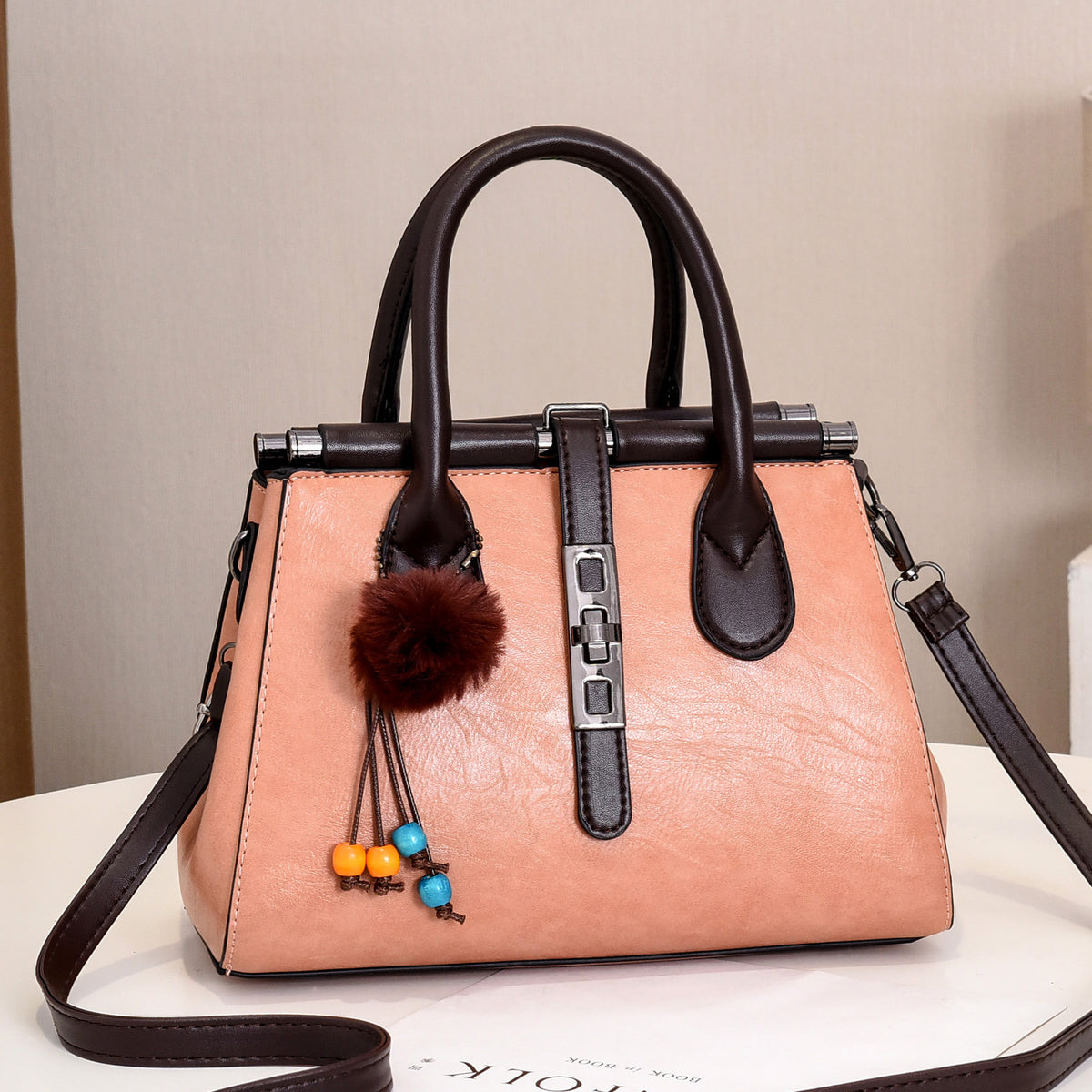 Bolso Boston con pompón – foto 13