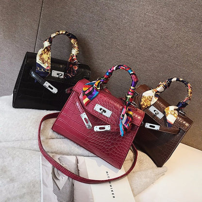 Bolso de mano con pañuelo