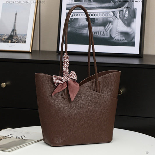 Bolso tote con pañuelo