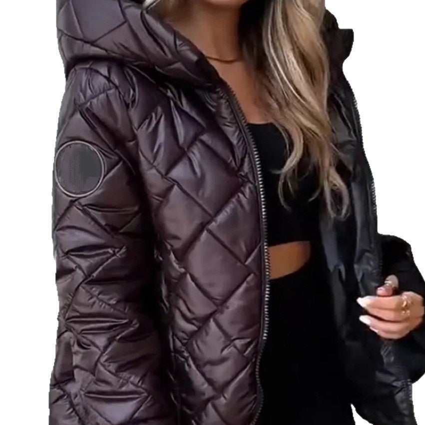 Chaqueta acolchada corta con capucha – foto 3