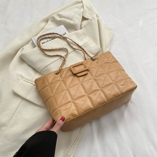 Bolso de hombro acolchado con cadena