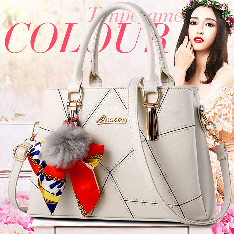 Bolso de mano con colgante de pelo – foto 3