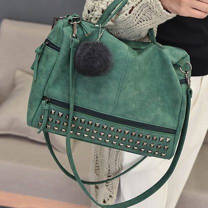 Bolso bowling con pompón