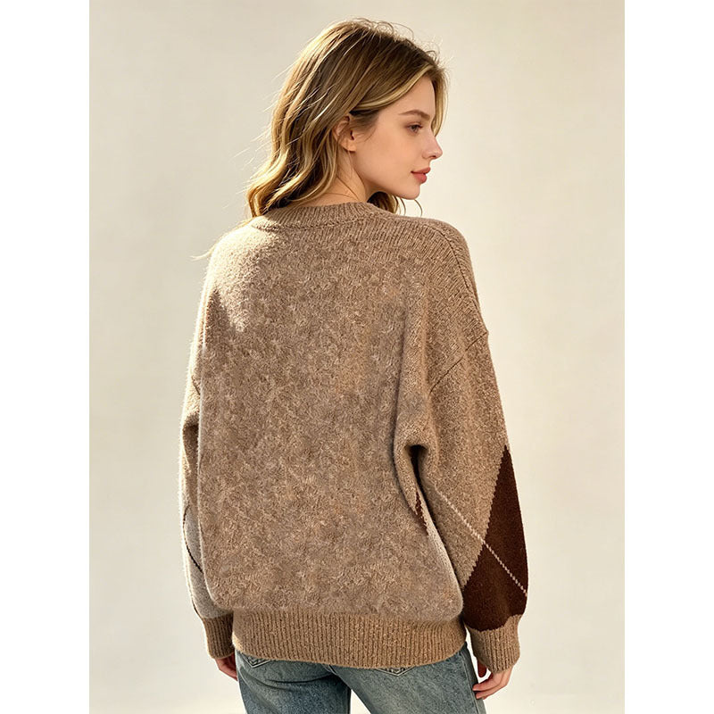 Jersey de rombos oversize en marrón – vista trasera