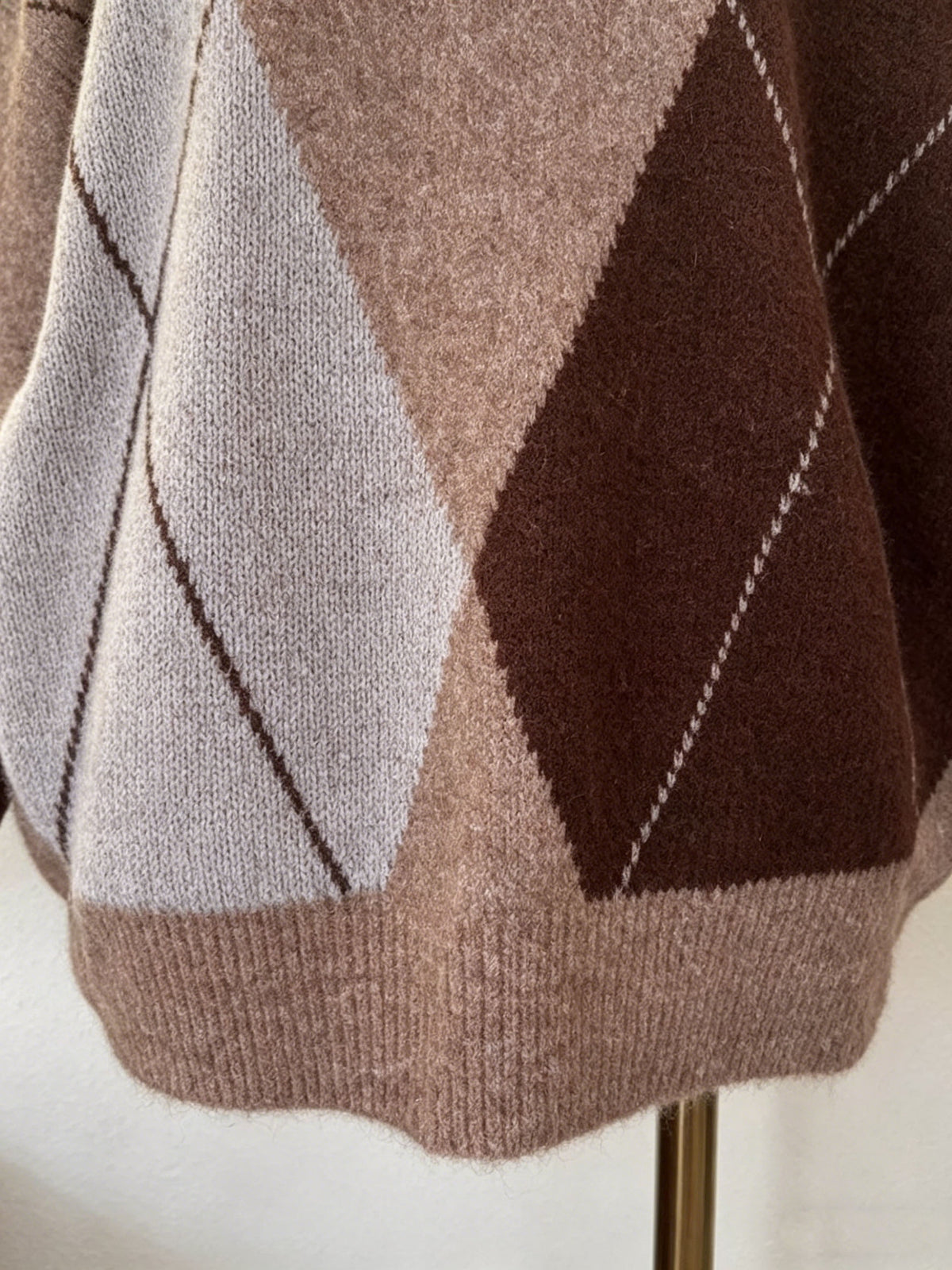 Jersey de rombos oversize – detalle del punto