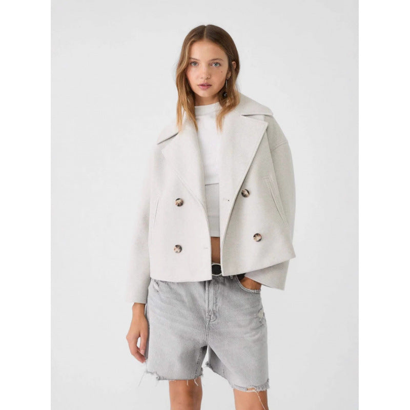 Chaquetón corto cruzado efecto paño en crudo – look