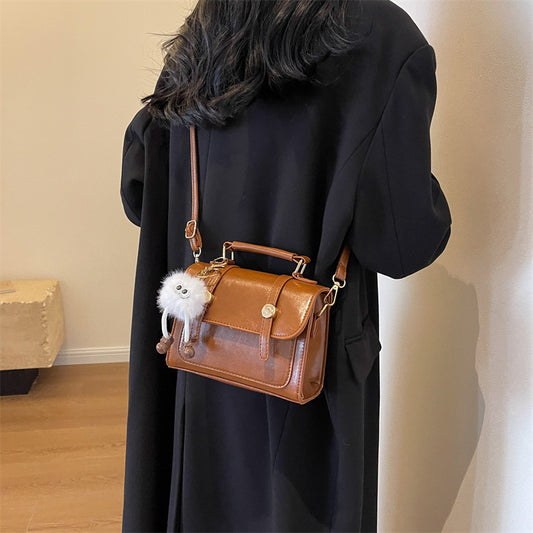 Bandolera con colgante de pompón