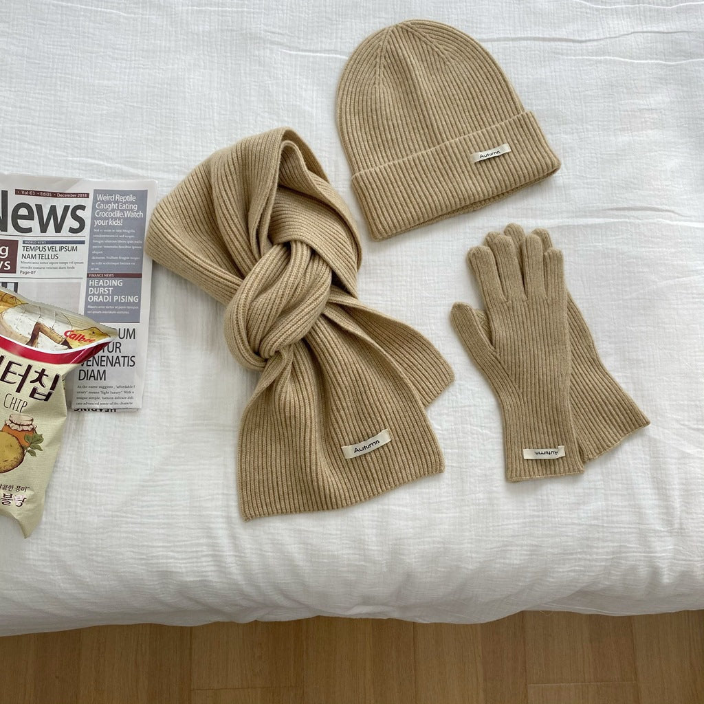 Conjunto liso de gorro, bufanda y guantes – foto 8