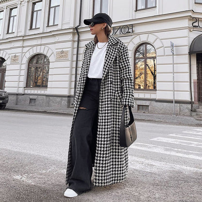 Abrigo largo de pata de gallo con cinturón – look abierto