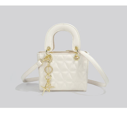 Bolso de mano acolchado con charms – foto 5
