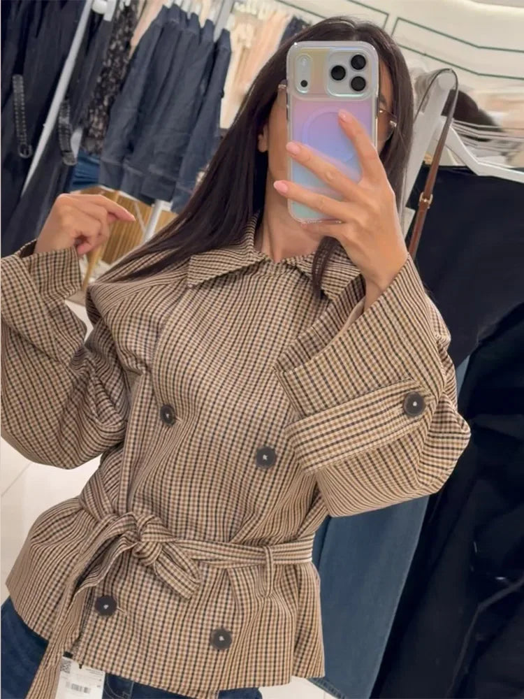 Chaqueta de cuadros cruzada con cinturón – detalle