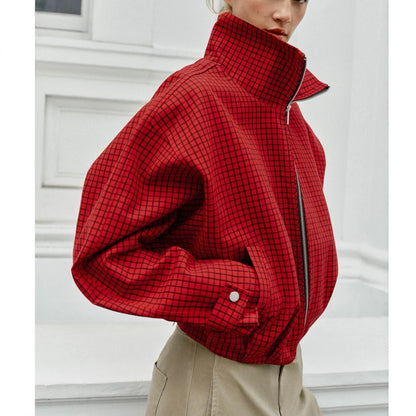 Cazadora bomber de cuadros en rojo – vista frontal