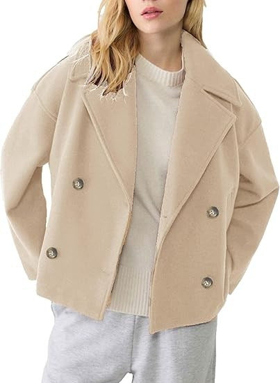 Chaquetón corto cruzado efecto paño en color beige