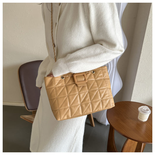 Bolso de hombro acolchado con cadena – foto 2
