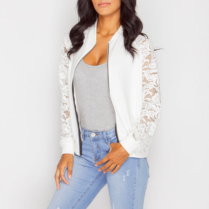 Chaqueta bomber con mangas de encaje en color blanco
