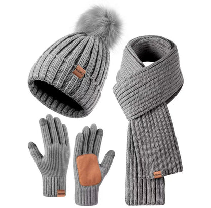 Conjunto de canalé con pompón, bufanda y guantes – foto 13