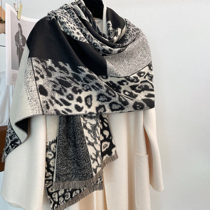 Chal de leopardo en bloques de color – foto 6