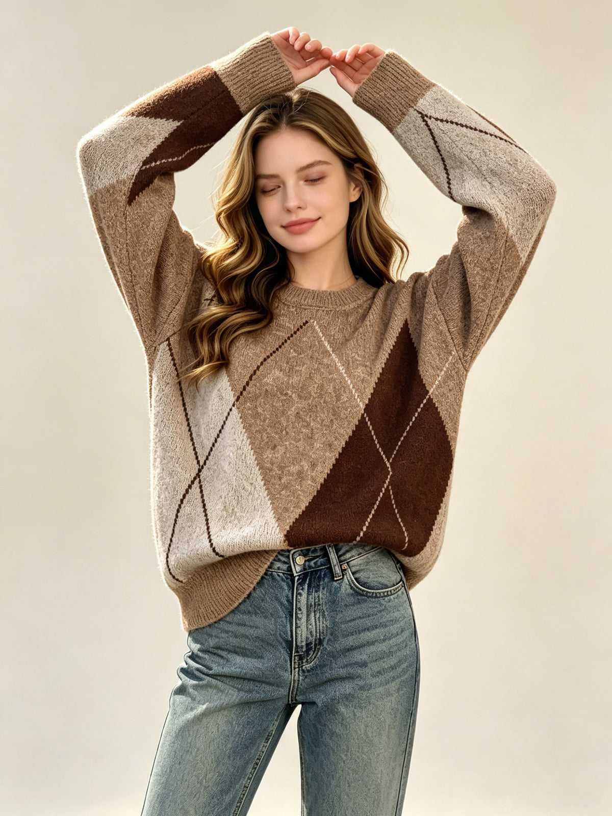 Jersey de rombos oversize en marrón – look